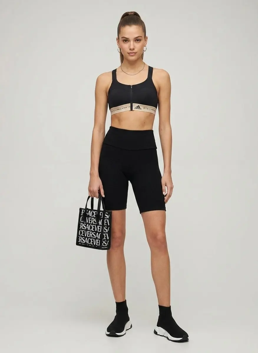 Performance Chic Gallery