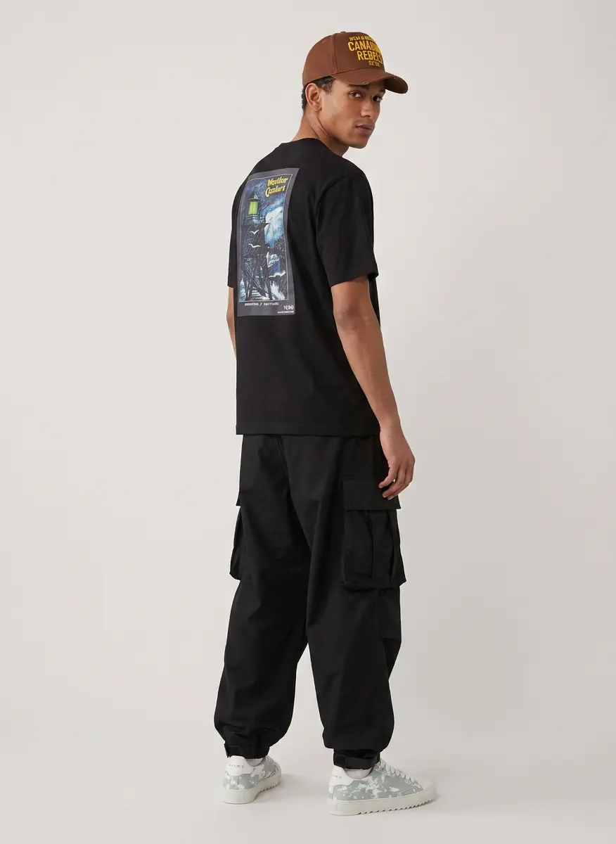 Contrast Graphic Casual