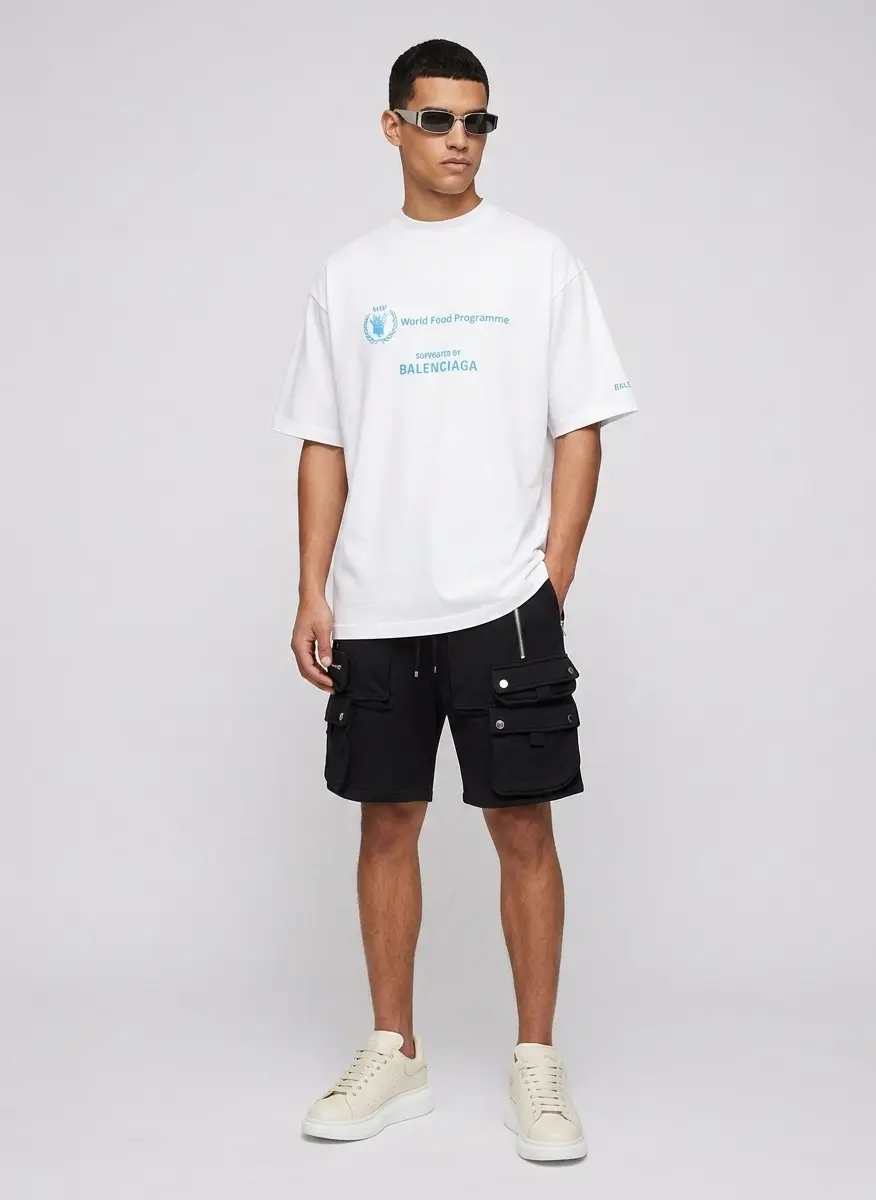 High-Contrast Graphic Edge
