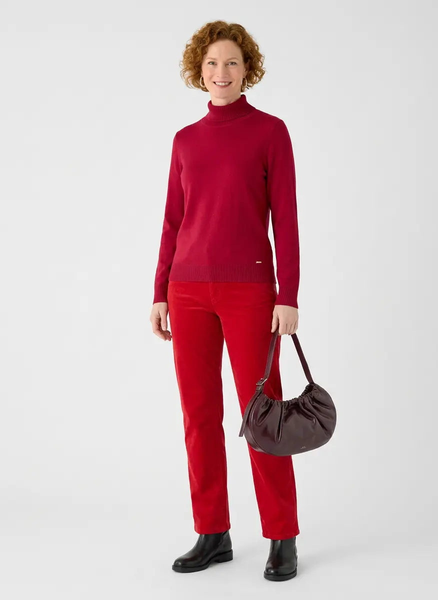 Luxurious Monochrome Warmth