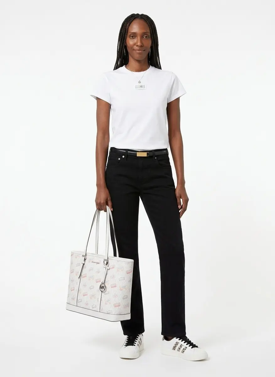 Casual Chic Traveler