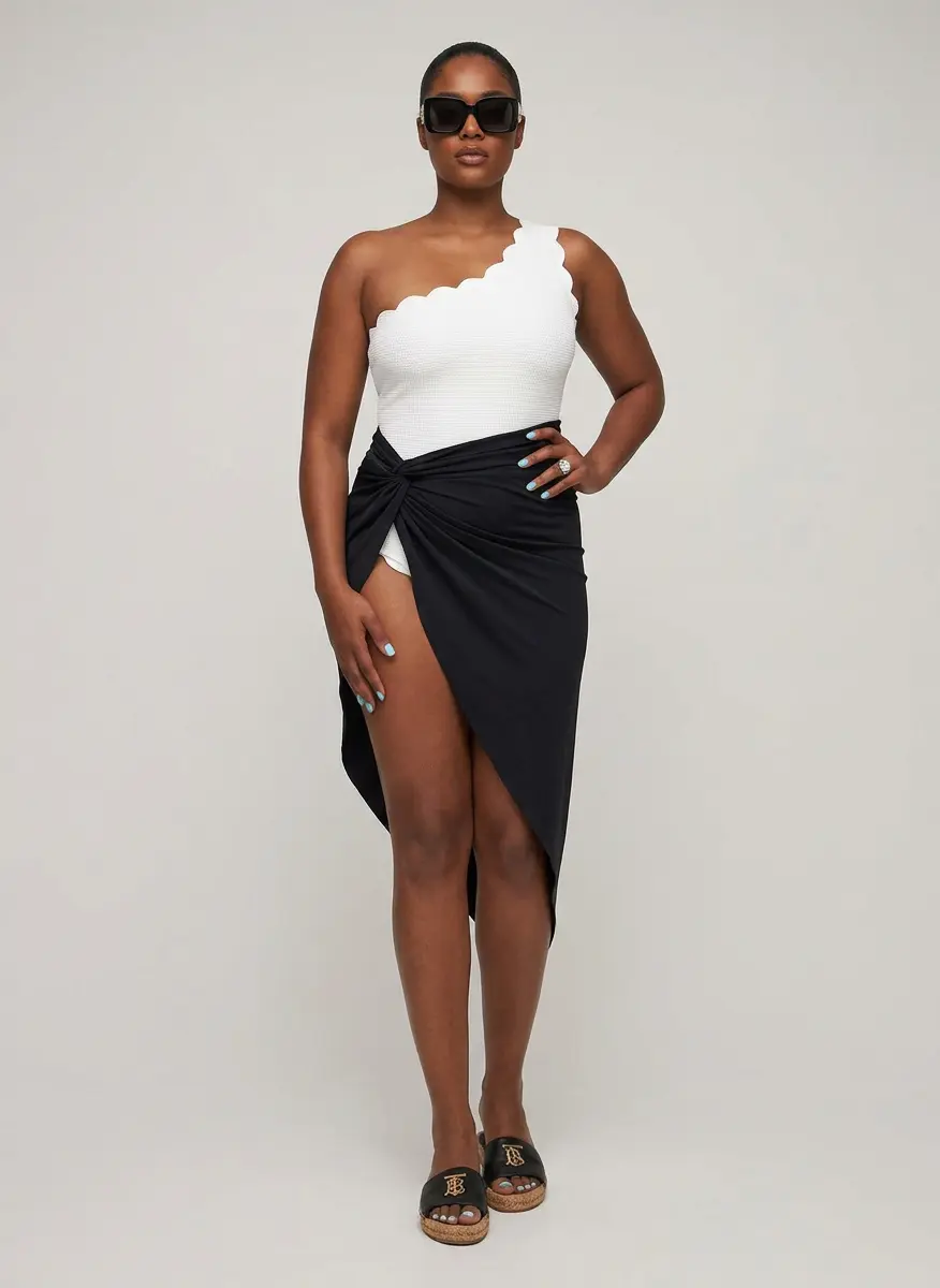 Chic Monotone Contrast