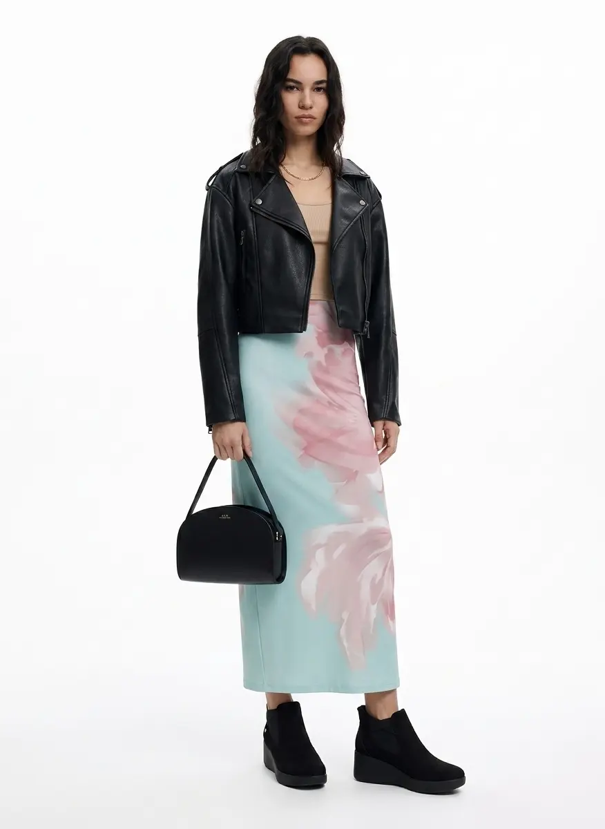 Feminine Contrast