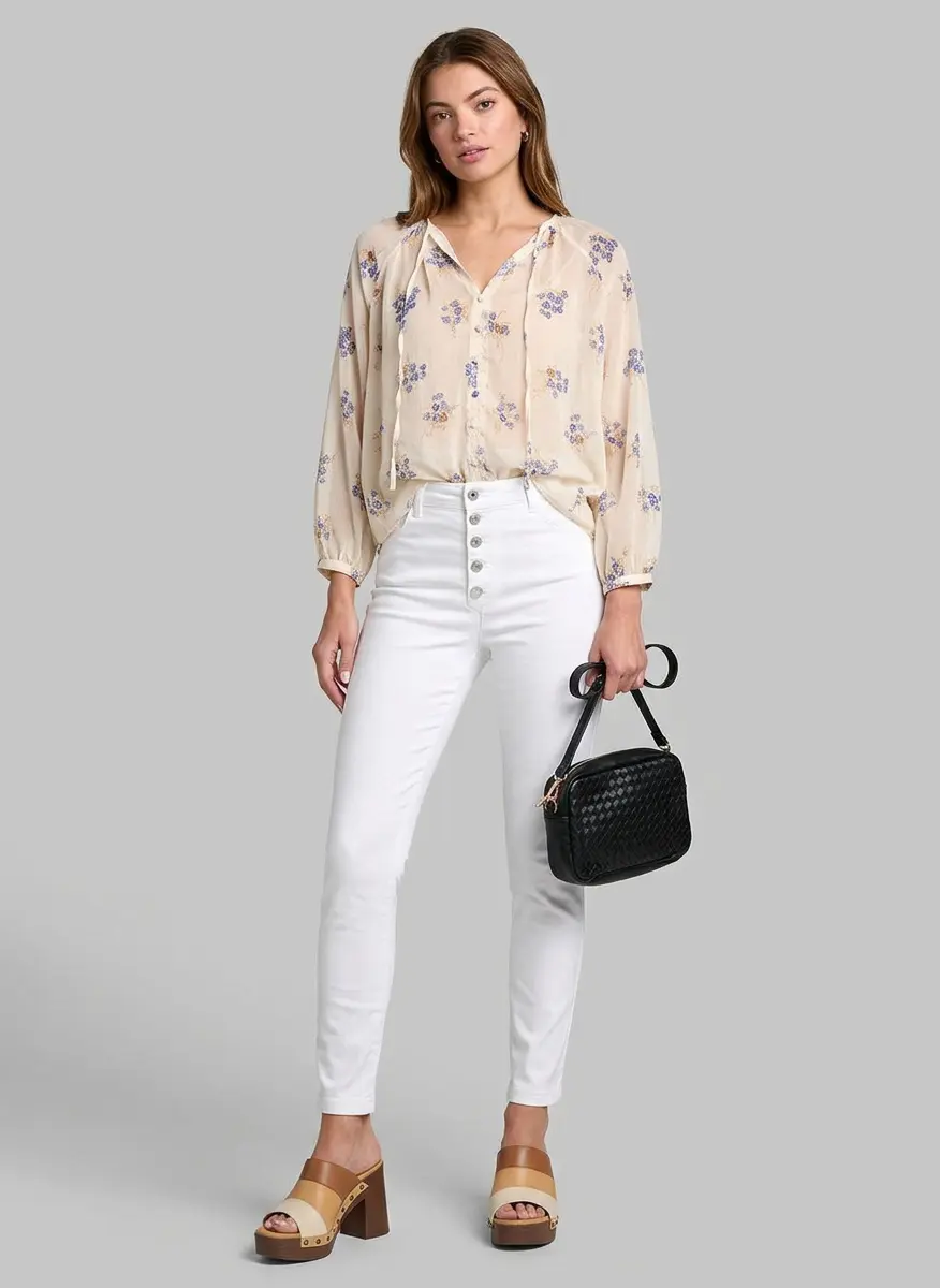 Modern Floral Breeze
