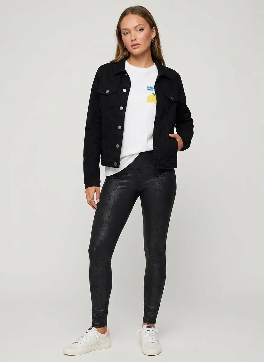 Casual Chic Contrast