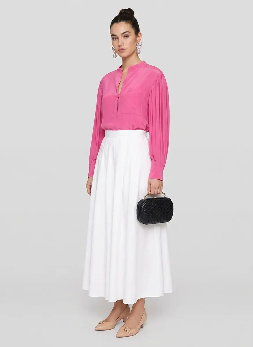 Soft Ivory & Pink Feminine Look