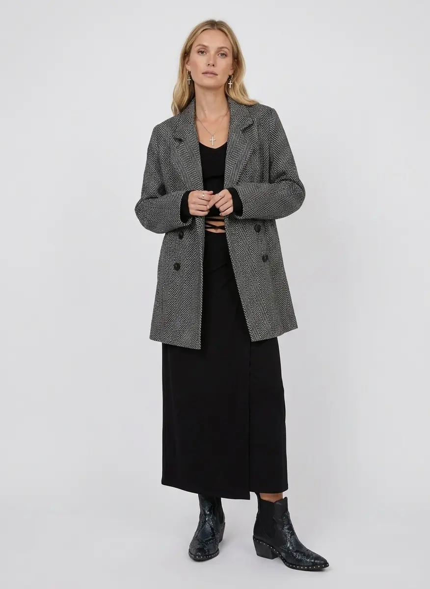 Edgy Monochrome Layers
