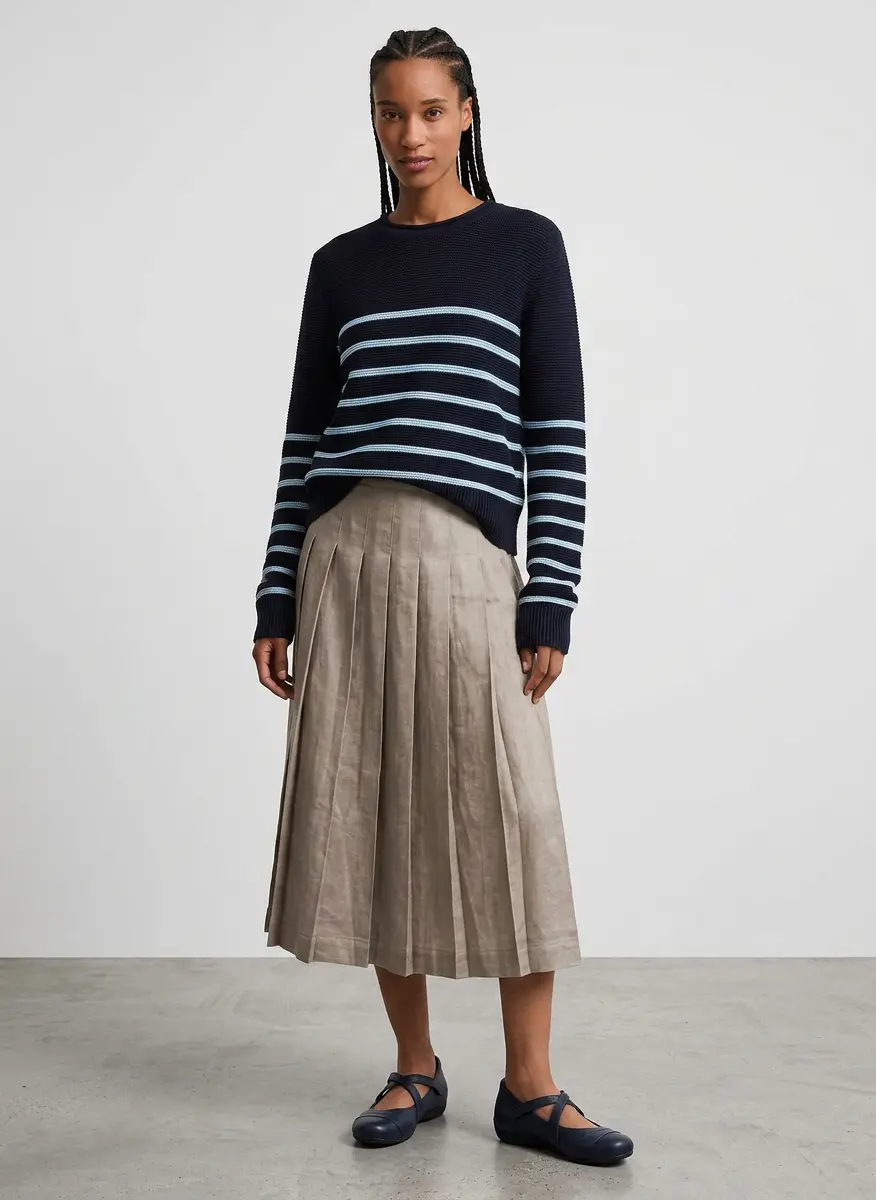 Modern Feminine Minimalist