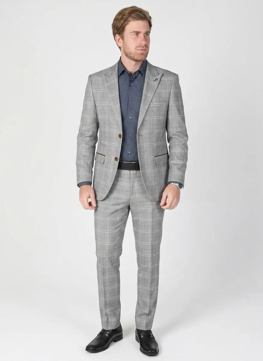 Business Casual Contrast