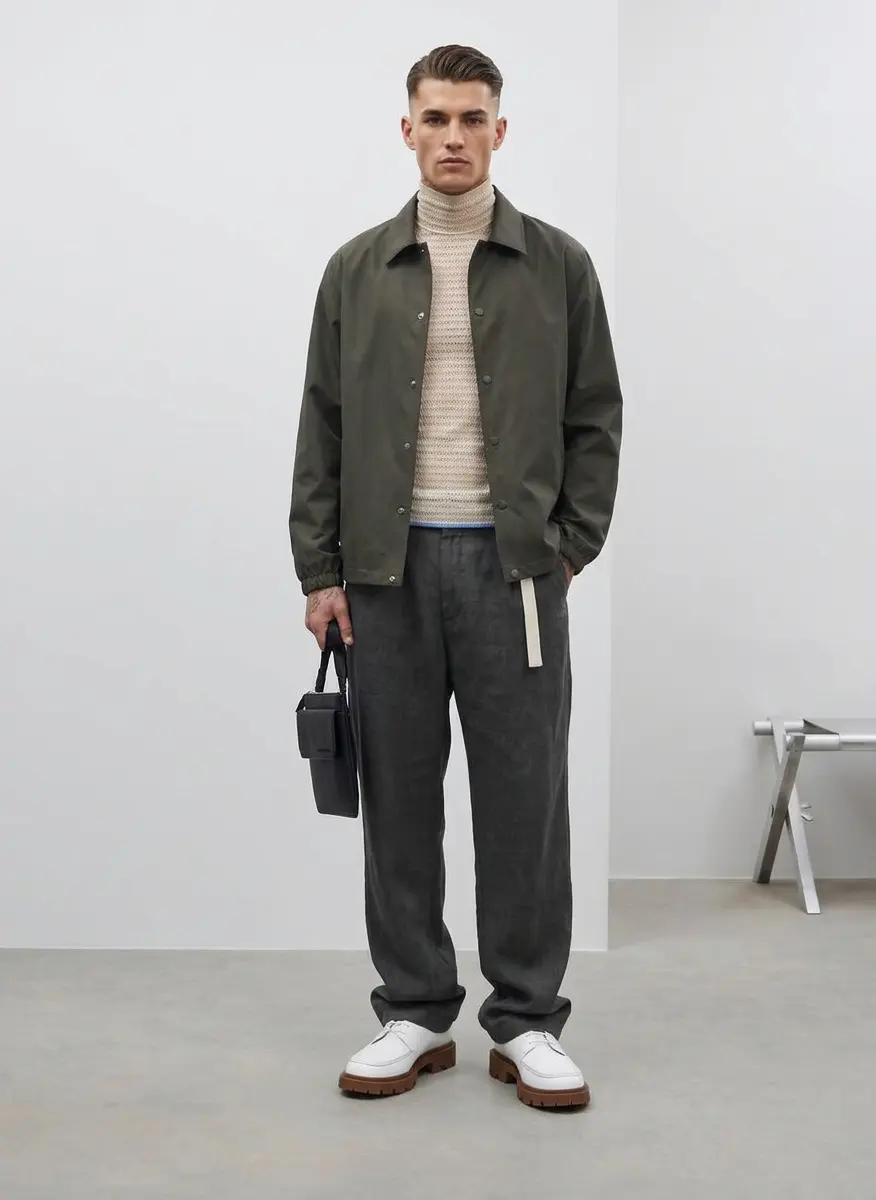 Smart-Casual Sculptural Ease