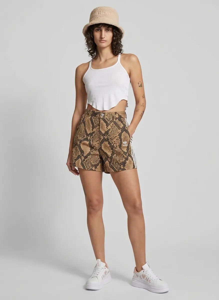 Minimalist Safari Chic