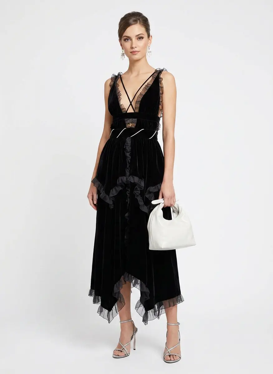 Monochrome Pearl Elegance
