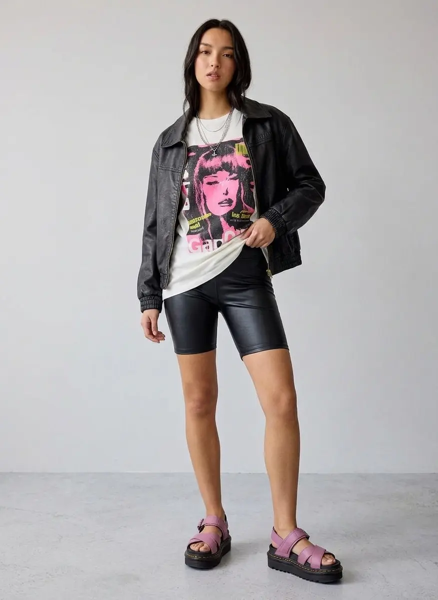 Retro Graphic Street Style