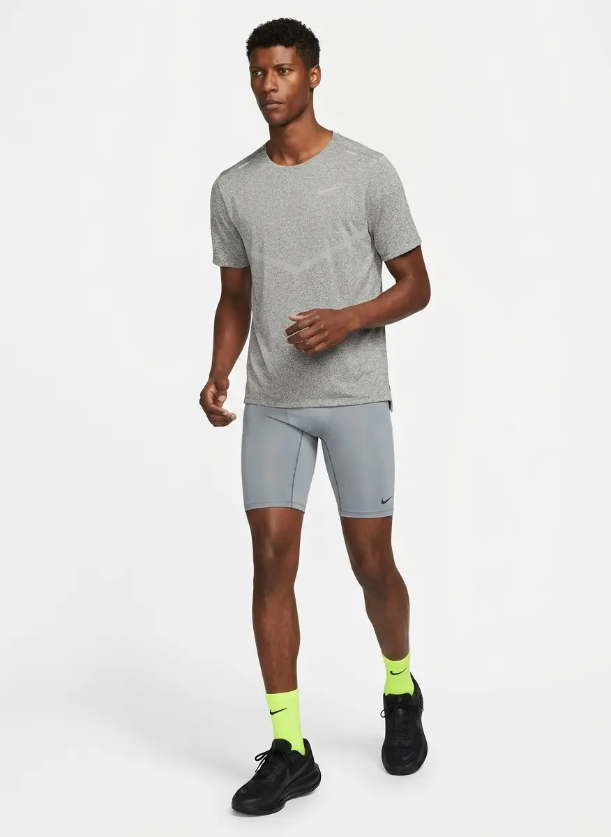 NIKE Men's Nike Revolution 8 Running Shoes 7