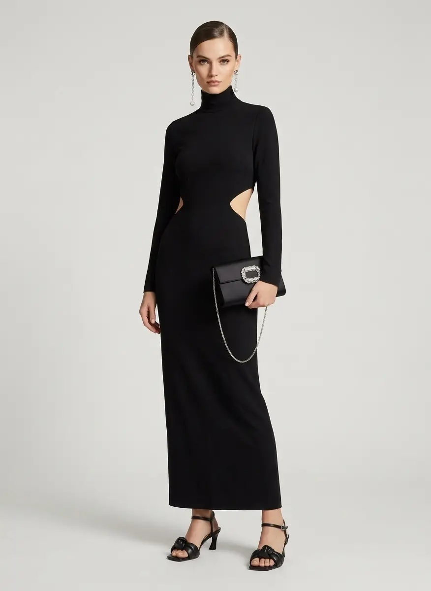 SOLACE LONDON Solace London - Elegant Black Dress with Side Openings 4