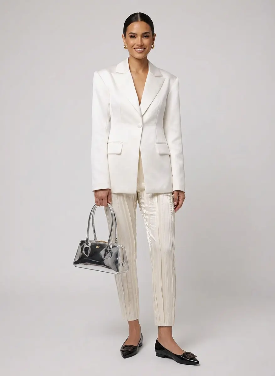 Contemporary Tailored Contrast
