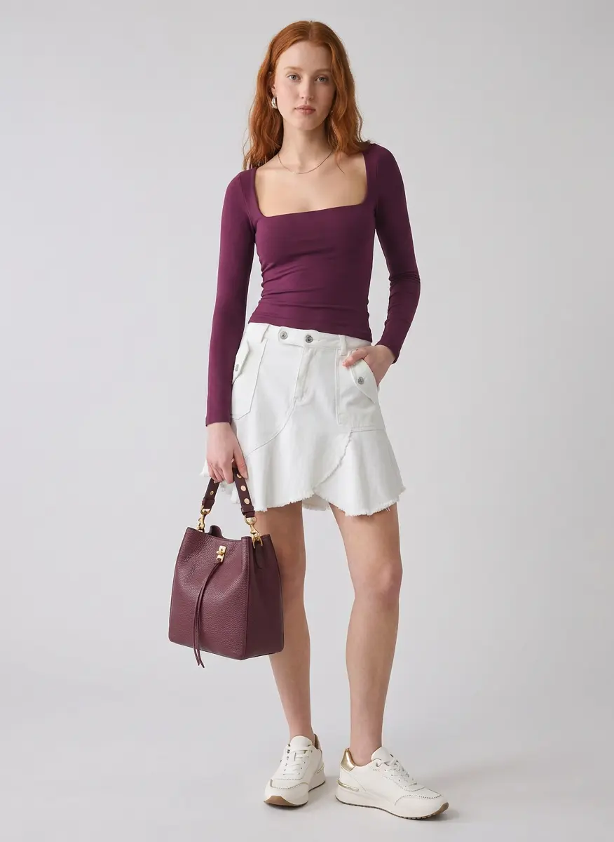 Chic Crimson Contrast