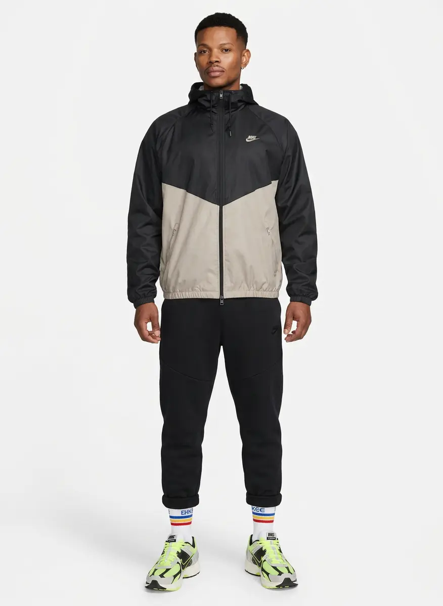 Tech Essentials Sporty Look