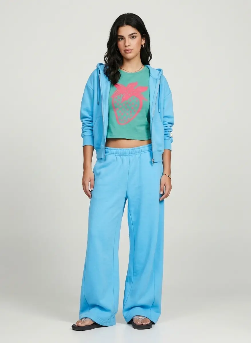 High-Contrast Graphic Edge